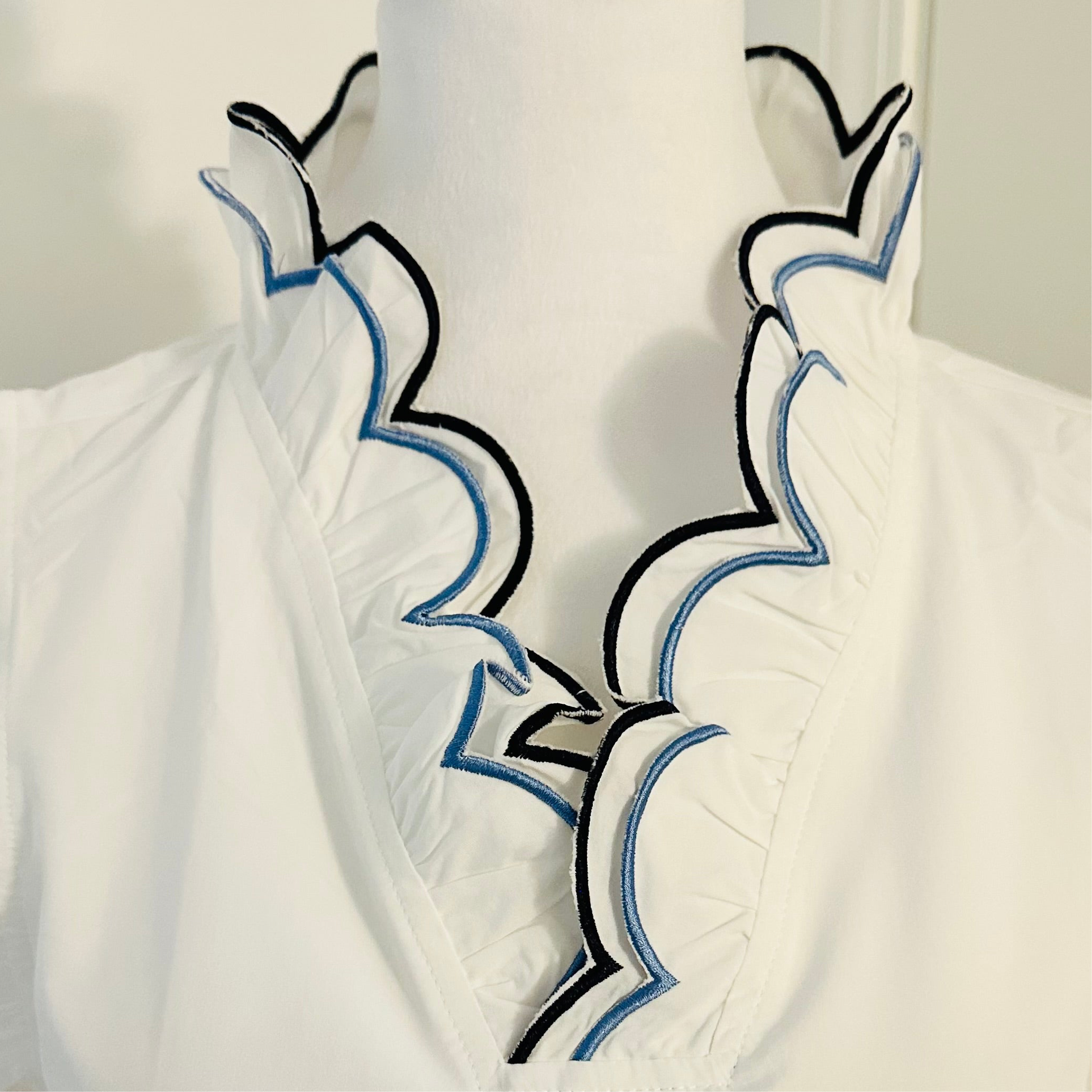 THE SCRALETT SCALLOP-TRIM POPLIN TOP